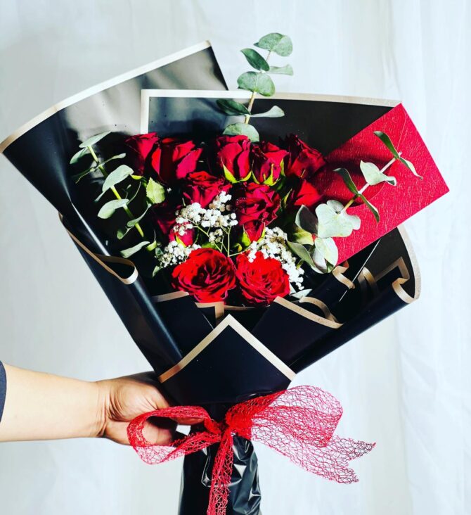 Buy Roses Bouquet Online Gift Shop in UAE